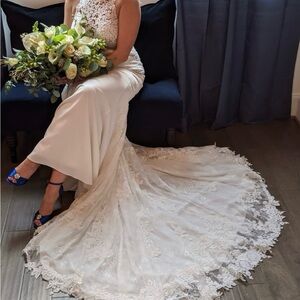 Elegant Lace Wedding Dress in Cream
